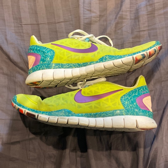 Nike tennis/running shoes - Picture 1 of 3